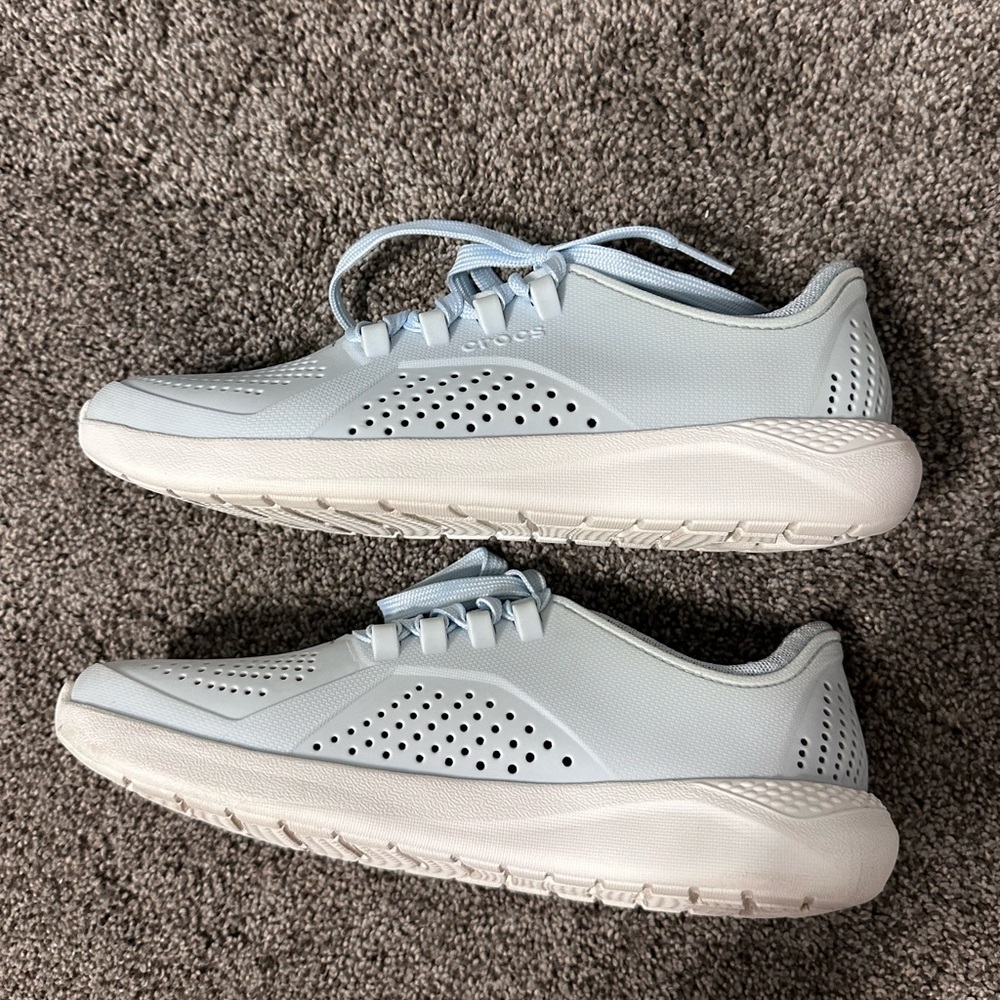 Size 9 women’s Crocs literide tennis shoe